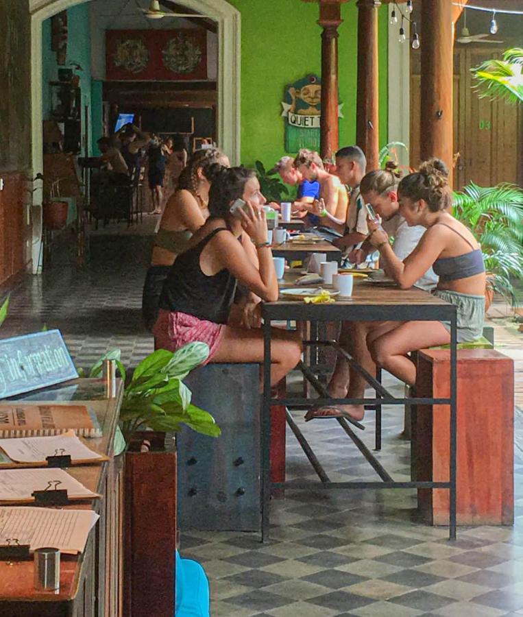 Oasis Hostel Granada Exterior photo