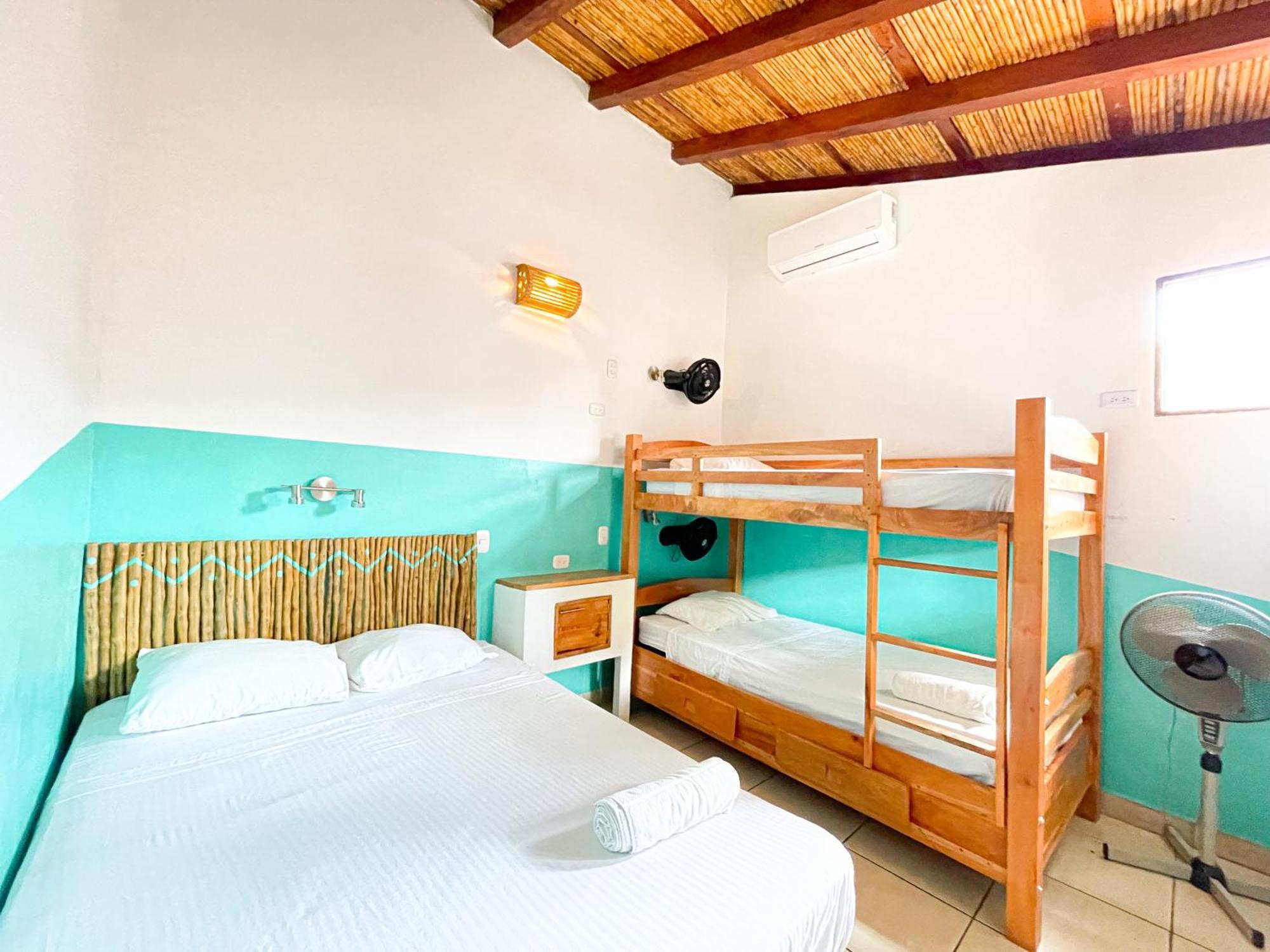 Oasis Hostel Granada Exterior photo