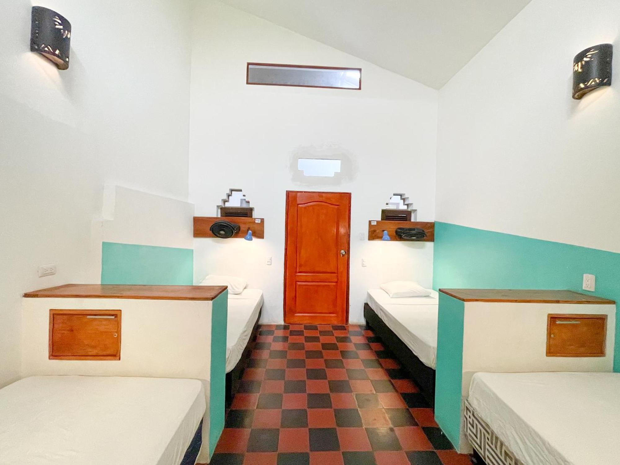 Oasis Hostel Granada Exterior photo