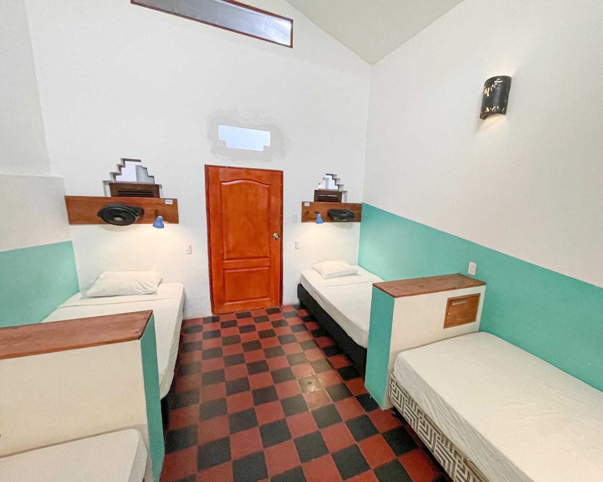 Oasis Hostel Granada Exterior photo