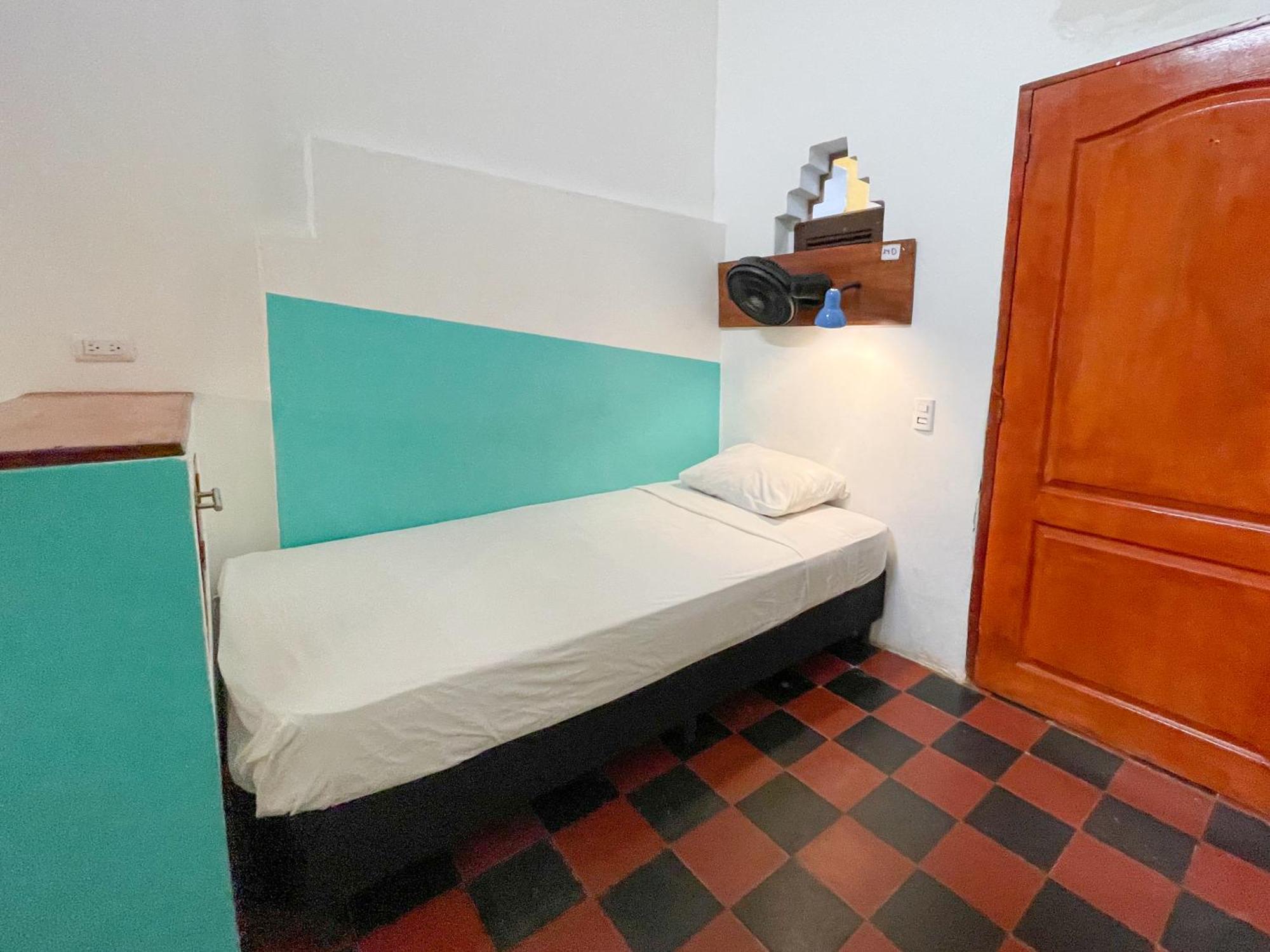 Oasis Hostel Granada Exterior photo