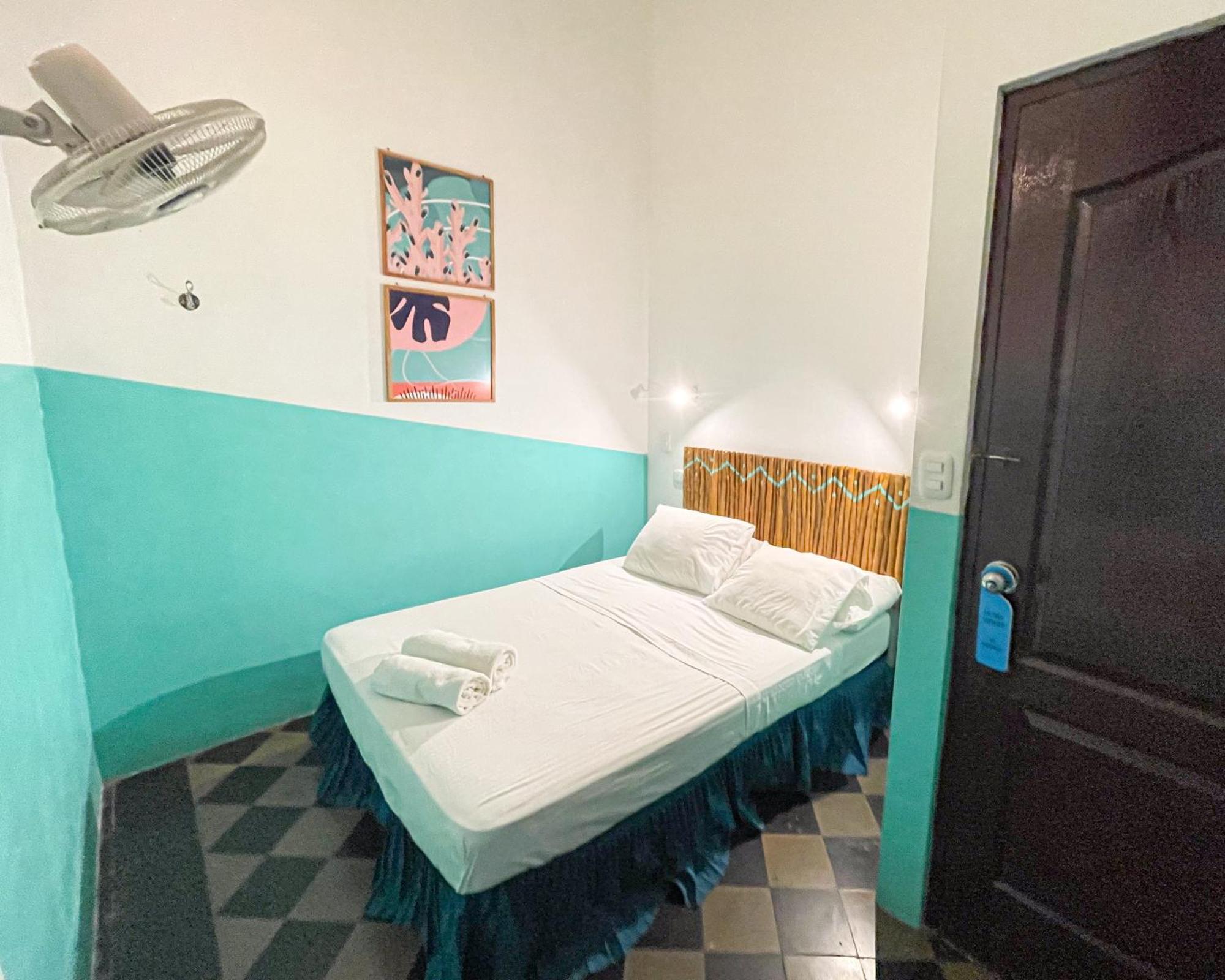 Oasis Hostel Granada Exterior photo